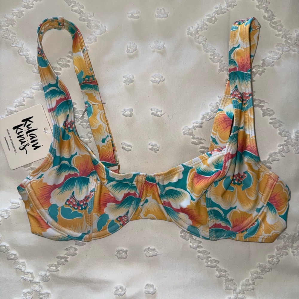 Kulani Kinis Floral Bikini Top size Small in Honey Pot💛